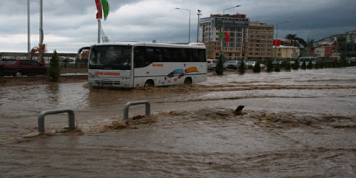 Karadeniz Sahil Yolu kapandı