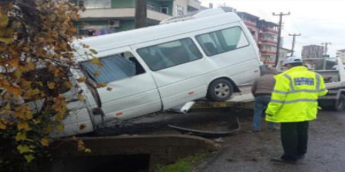 Trabzon'a gelirken ağaca çarptı