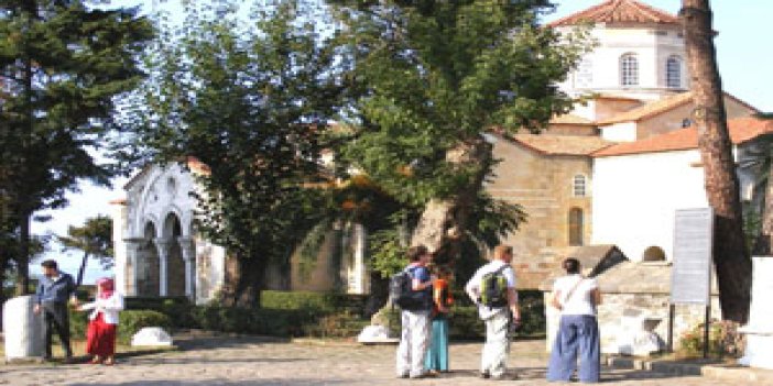 Turistler Ayasofya'ya akın etti