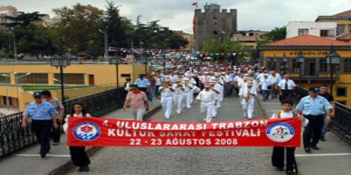 Festival tüm hızıyla sürüyor