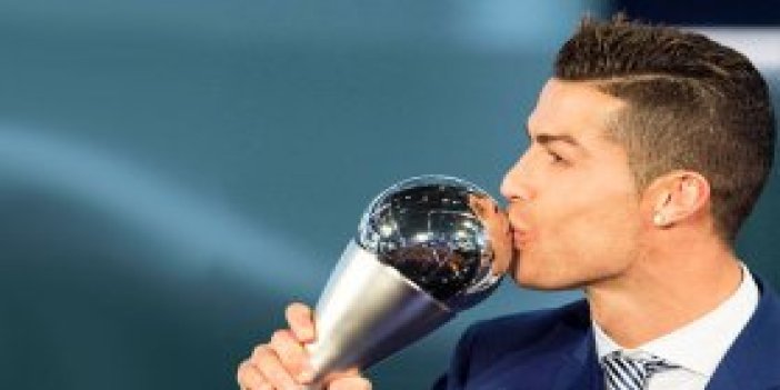 Ronaldo 2016'nın en iyi futbolcusu ödülünü aldı