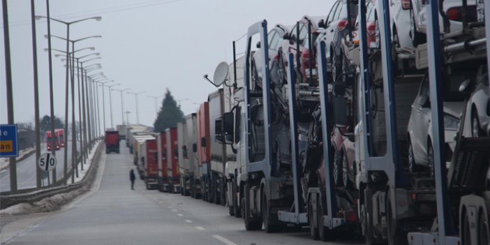 TIR kuyruğu 25 kilometreye ulaştı