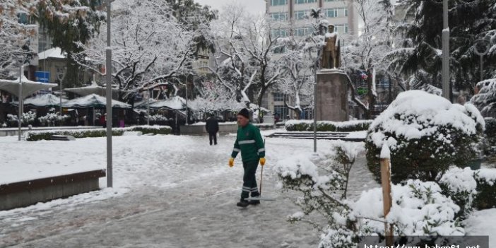 Trabzon ilçelerine yağan kar 1 yıldan sonra şehir merkezine indi