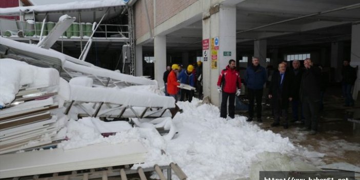 Trabzon'da fabrika çatısı kar yüzünden çöktü