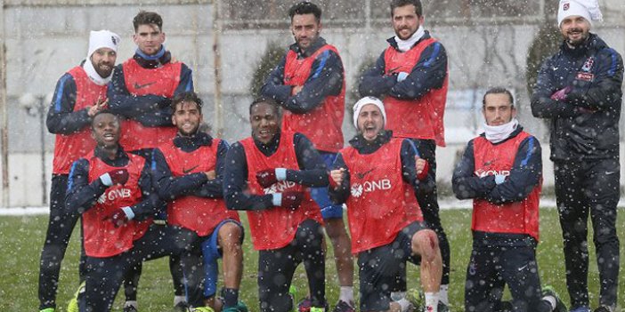 Trabzonspor kar altında çalıştı!