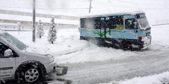 Rize'de kar kapatınca hasta yolda kaldı