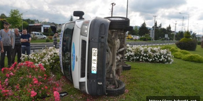  Öğretmenleri taşıyan minibüs kaza yaptı: 4 yaralı