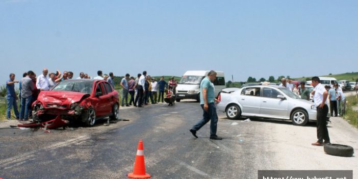 Araç yoldan çıktı karşı şeride geçti: 8 yaralı