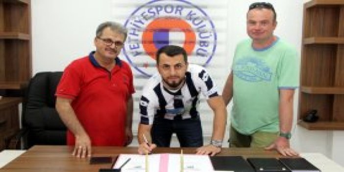 Trabzonlu futbolcu imzayı attı