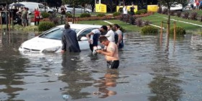 Metrekareye 122 kilo yağış! İstanbul felç oldu