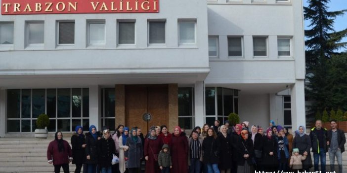 Trabzon'da çocukların başka okula taşınacak olmasına velilerden tepki 