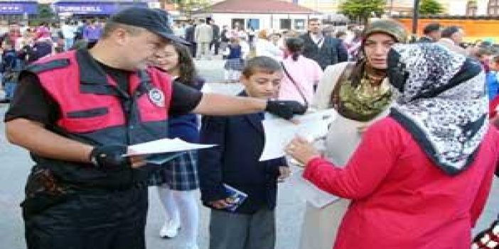 Polis'ten Öğrencilere Broşür