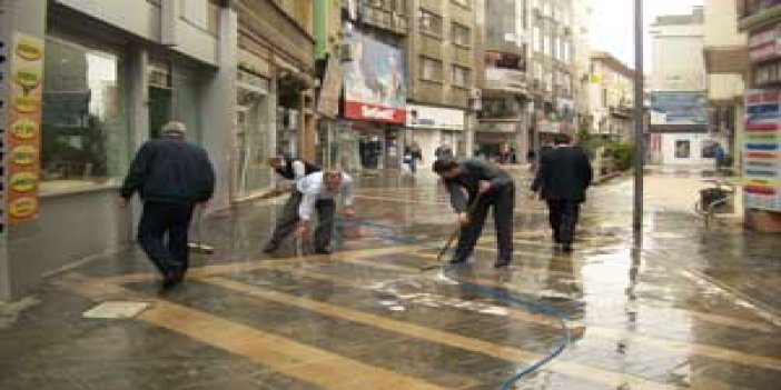 Trabzon'a çamur yağdı