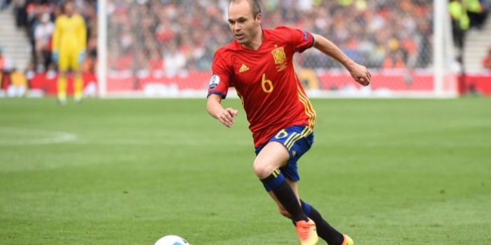 Iniesta'dan milli formaya veda