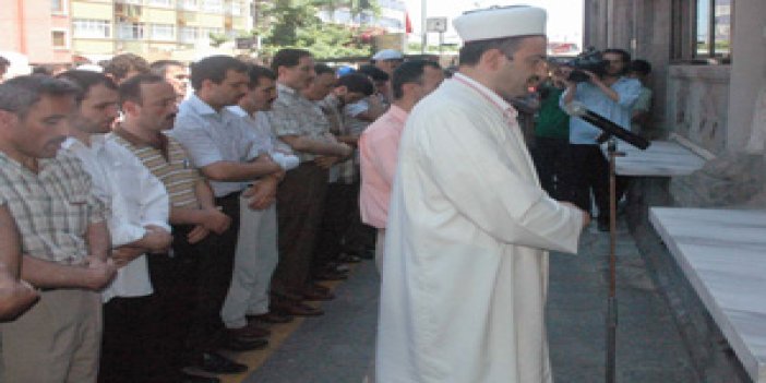 Uygur Türkleri için namaz kılındı