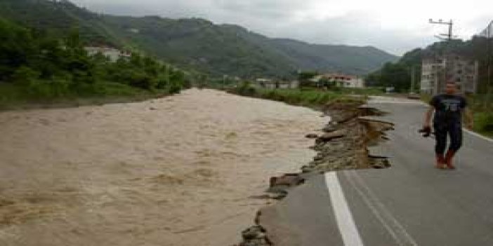 Rize'de iki dere taştı