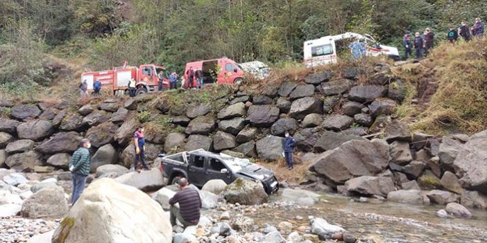 Rize'de kamyonet dereye uçtu! 1 ölü