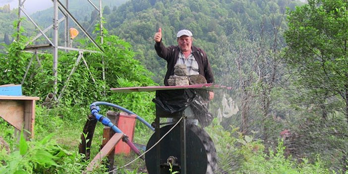 Artvinli arıcı su borusundan elektrik üretiyor