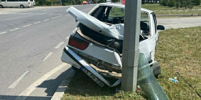 Aydınlatma direğine çarpan otomobil hurdaya döndü: 2 yaralı