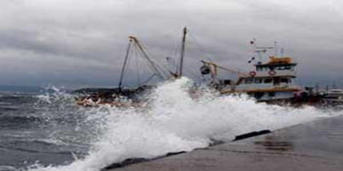 Karadeniz'de dalga 5 metre