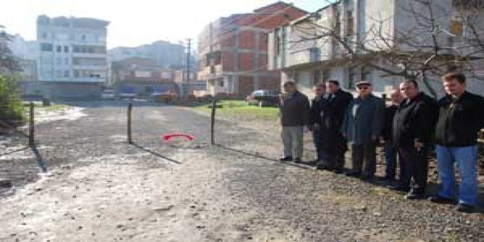 Vatandaş caddeyi trafiğe kapattı