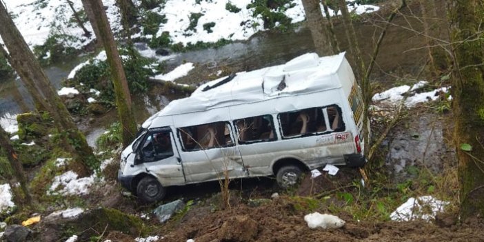 Rize’de tur minibüsü devrildi: 7 yaralı