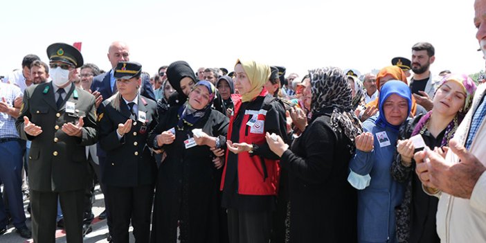 Samsun şehidini göz yaşlarıyla karşıladı