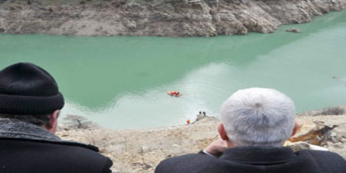 Torul Barajı'nda araca ulaşıldı