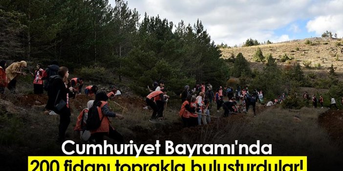 Cumhuriyet Bayramı'nda 200 fidanı toprakla buluşturdular!