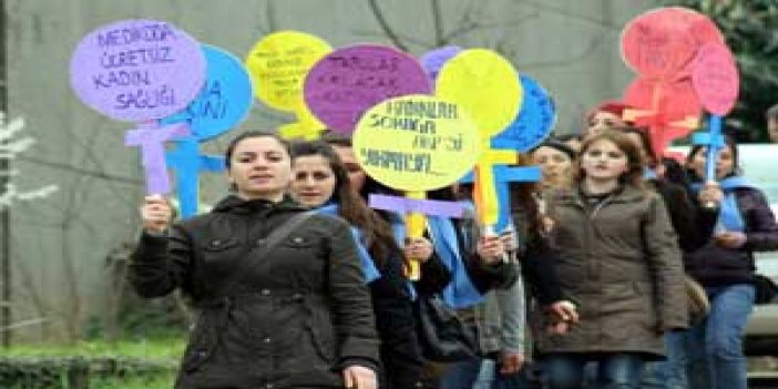 KTÜ'de öğrenciler yürüyüş yaptı