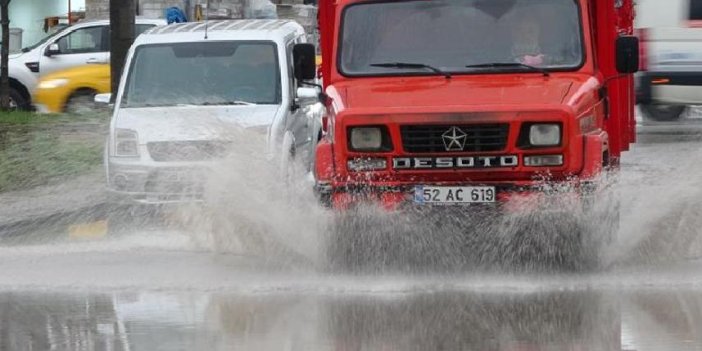 Ordu'da sağanak yağış hayatı olumsuz etkiledi