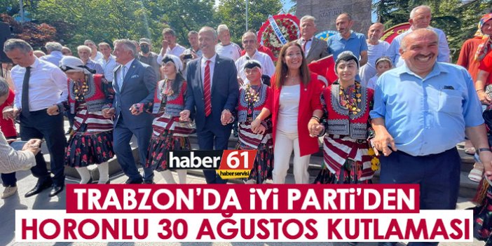 Trabzon'da İYİ Parti'den Zafer Bayramı kutlaması