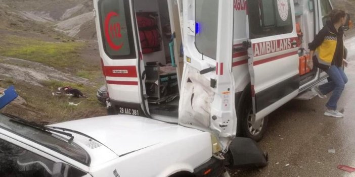 Gümüşhane'de kazaya müdahaleye giden ambulans ile otomobil çarpıştı!