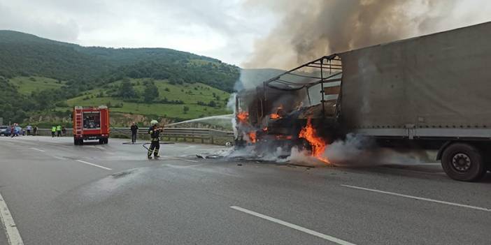 Korku dolu anlar! Samsun'da tır alev alev yandı