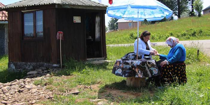 Trabzon'da babasını kaybettiği yaylada hastalara şifa oluyor