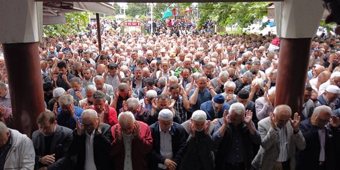 Rize'de 5. kattan düşen kadın son yolculuğuna uğurlandı