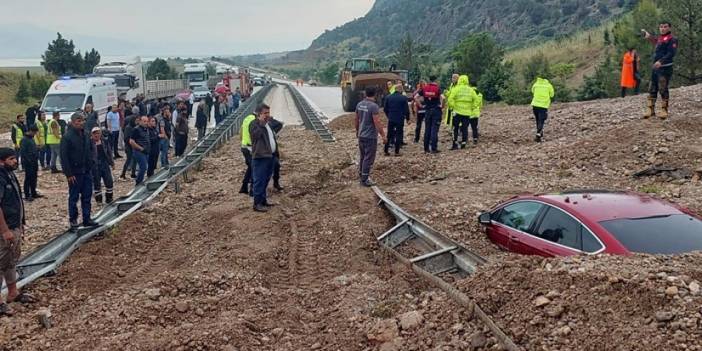 Afyonkarahisar'da heyelan iki aracı yuttu! 1 ölü 1 yaralı