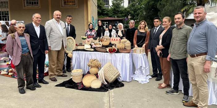 Trabzon Araklı'da yıl sonu sergisine yoğun ilgi