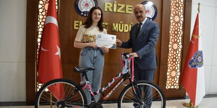 Rize'de kısa film yarışmasında dereceye girenler ödüllerini aldı