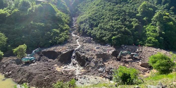 Giresun'da sel ve heyelanın yol açtığı tahribatlar giderilmeye çalışılıyor