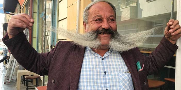 Bayburt'ta yıllardır kesmediği bıyıkları görenleri hayrete düşürüyor