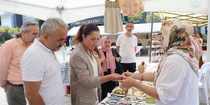 İYİ Parti Trabzon İl Başkanı Fatma Başkan emekçi kadınları ziyaret etti