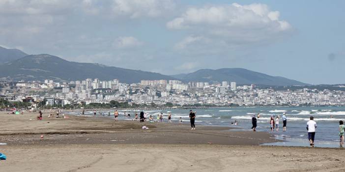 Samsun'da yasaklanan alanda denize girdiler! Boğulmaktan son anda kurtuldular