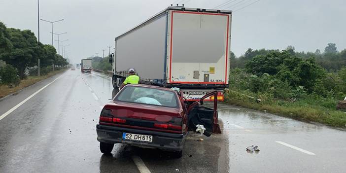 Samsun'da otomobil tıra arkadan çarptı: 1 ölü, 2 yaralı