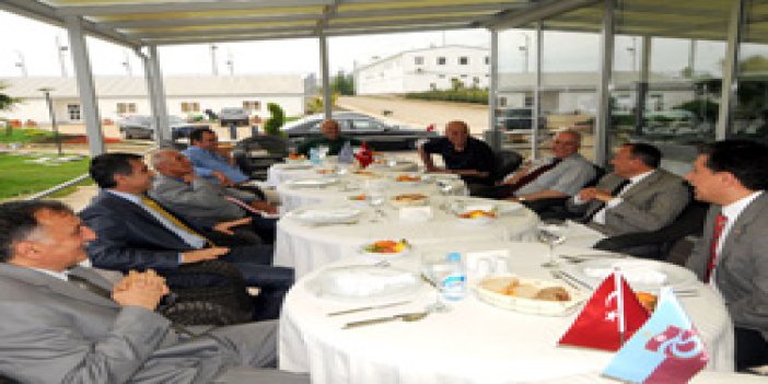 TS'den Vali Kızılcık'a yemek verildi