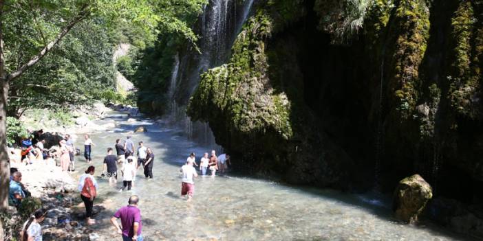 Giresun'da sıcaktan bunalanlar oraya akın ediyor