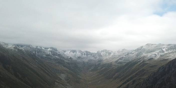 Yazın son günlerinde Rize'de kar sürprizi