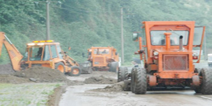 Karadeniz Sahil Yolunda heyelan