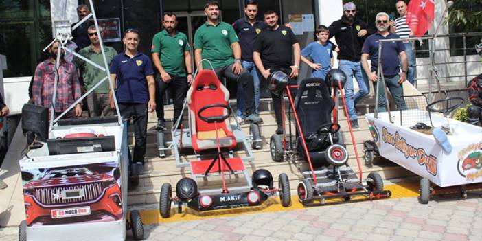 Artvin'de atık malzemelerden tasarlanan motorsuz araçlar yarıştı