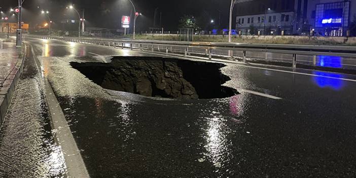 Rize'de yol çöktü! 3 metre derinliğinde çukur oluştu